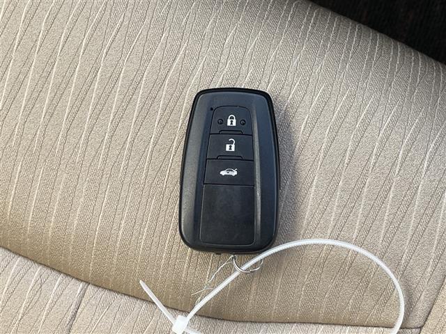 ご来店が難しいお客様でもご安心下さい、店頭在庫でしたらテレビ電話などを使いお車の詳細をご説明させて頂く事も可能でございます。当店スタッフが真心込めてご対応させて頂きます。