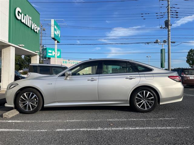 【左】当社基準による調査の結果、修復歴車と判断された車両は一部店舗を除き、販売を行なっておりません。万一、納車時に修復歴があった場合にはご契約の解除等に応じます。