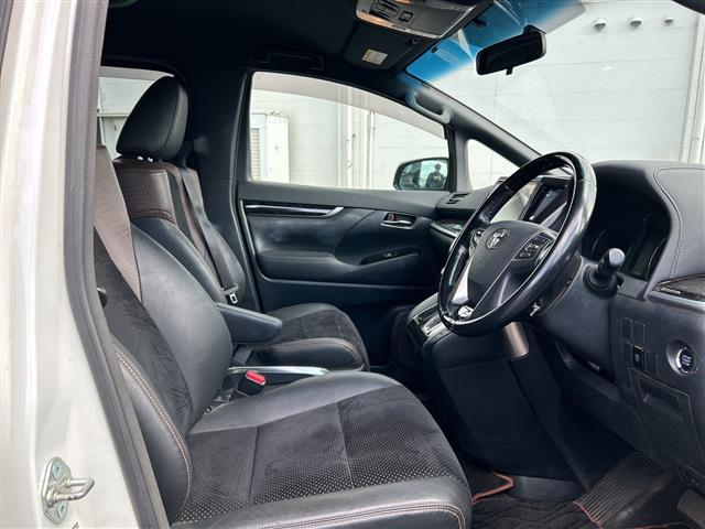 アルファード ２．５Ｓ　Ａパッケージ　タイプブラック　特別仕様車　アルパイン１１インチナビＥＸ１１Ｖ　アルパインフリップダウンモニター　バックカメラ　クルコン　両側パワースライドドア　ＢＴ　電動リアゲート　ＡＣ１００Ｖ　ＥＴＣ　１８ＡＷ　ソナー（14枚目）