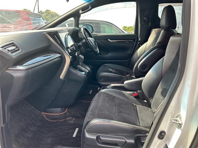 アルファード ２．５Ｓ　Ａパッケージ　タイプブラック　特別仕様車　アルパイン１１インチナビＥＸ１１Ｖ　アルパインフリップダウンモニター　バックカメラ　クルコン　両側パワースライドドア　ＢＴ　電動リアゲート　ＡＣ１００Ｖ　ＥＴＣ　１８ＡＷ　ソナー（17枚目）