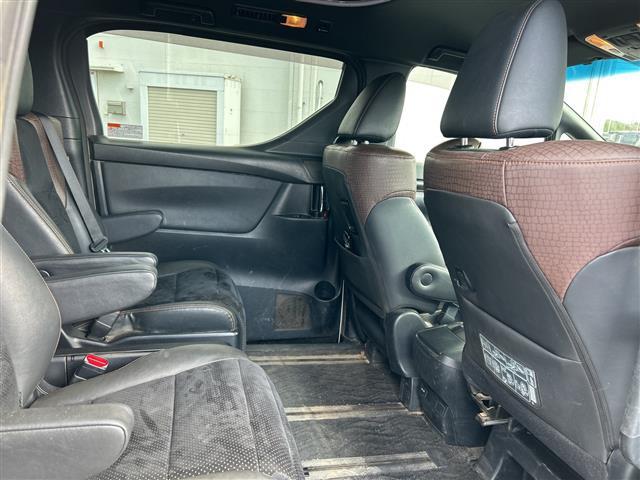 アルファード ２．５Ｓ　Ａパッケージ　タイプブラック　特別仕様車　アルパイン１１インチナビＥＸ１１Ｖ　アルパインフリップダウンモニター　バックカメラ　クルコン　両側パワースライドドア　ＢＴ　電動リアゲート　ＡＣ１００Ｖ　ＥＴＣ　１８ＡＷ　ソナー（19枚目）