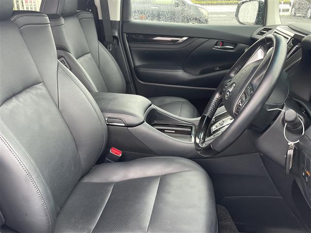 ヴェルファイア ２．５Ｚ　Ｇエディション　９型ナビＮＳＺＴ－Ｙ６６Ｔ　フリップダウンモニター　皮シート　エアシート　シートヒーター　ＥＴＣ　ＢＴ　両側パワースライドドア　電動リアドア　１８インチＡＷ　ＬＥＤライト　オートライト　車高調（12枚目）