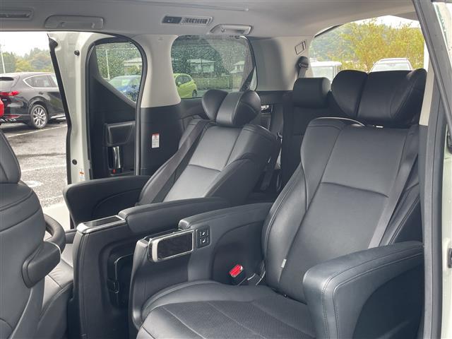 ヴェルファイア ２．５Ｚ　Ｇエディション　９型ナビＮＳＺＴ－Ｙ６６Ｔ　フリップダウンモニター　皮シート　エアシート　シートヒーター　ＥＴＣ　ＢＴ　両側パワースライドドア　電動リアドア　１８インチＡＷ　ＬＥＤライト　オートライト　車高調（13枚目）