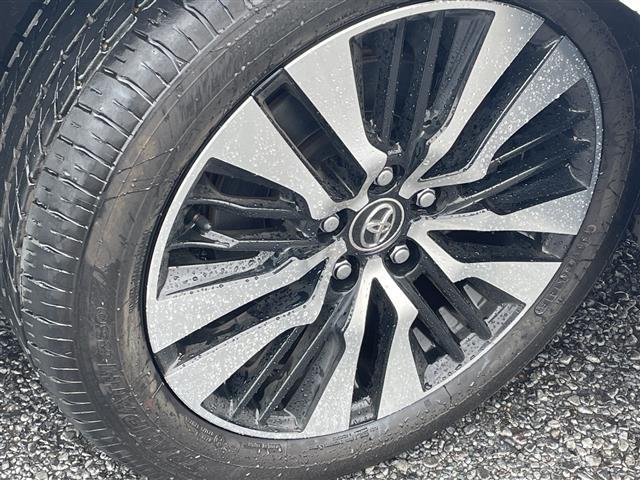 ヴェルファイア ２．５Ｚ　Ｇエディション　９型ナビＮＳＺＴ－Ｙ６６Ｔ　フリップダウンモニター　皮シート　エアシート　シートヒーター　ＥＴＣ　ＢＴ　両側パワースライドドア　電動リアドア　１８インチＡＷ　ＬＥＤライト　オートライト　車高調（17枚目）