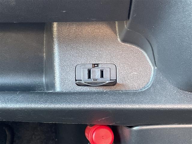 ハイエースバン スーパーＧＬ　ダークプライムＩＩ　ナビＮＳＺＴ－Ｗ６８Ｔ　フルセグＴＶ　ＣＤ　ＤＶＤ　ＢＴ　バックカメラ　両側パワースライドドア　ＥＴＣ　１００Ｖ電源　ＰＣＳ　ＬＤＡ　ＡＨＢ　社外１５インチＡＷ　ミドルルーフ　ワイドボディ　ディーゼル（12枚目）