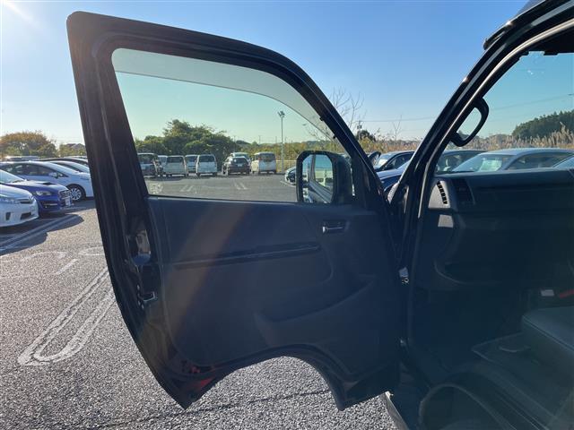 ハイエースバン スーパーＧＬ　ダークプライムＩＩ　ナビＮＳＺＴ－Ｗ６８Ｔ　フルセグＴＶ　ＣＤ　ＤＶＤ　ＢＴ　バックカメラ　両側パワースライドドア　ＥＴＣ　１００Ｖ電源　ＰＣＳ　ＬＤＡ　ＡＨＢ　社外１５インチＡＷ　ミドルルーフ　ワイドボディ　ディーゼル（30枚目）