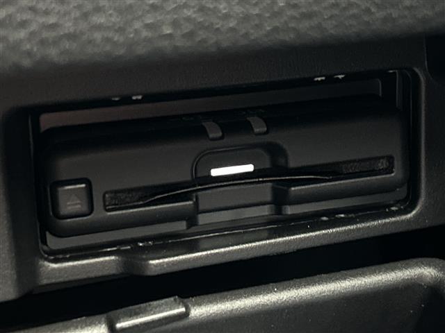 セレナ マルチベッド　ｅ－パワーＨＷＳ　Ｖ　９型ナビ　バックカメラ　プロパイロット　両側パワースライド　ハンズフリーオートスライド　シートヒーター　ステアリングヒーター　ＥＴＣ　純正ドラレコ　フルセグＴＶ　Ｂｔ　ＤＶＤ　Ｂｌｕ－ｒａｙ　エアロ（7枚目）