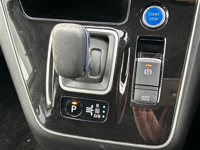 セレナ マルチベッド　ｅ－パワーＨＷＳ　Ｖ　９型ナビ　バックカメラ　プロパイロット　両側パワースライド　ハンズフリーオートスライド　シートヒーター　ステアリングヒーター　ＥＴＣ　純正ドラレコ　フルセグＴＶ　Ｂｔ　ＤＶＤ　Ｂｌｕ－ｒａｙ　エアロ（8枚目）