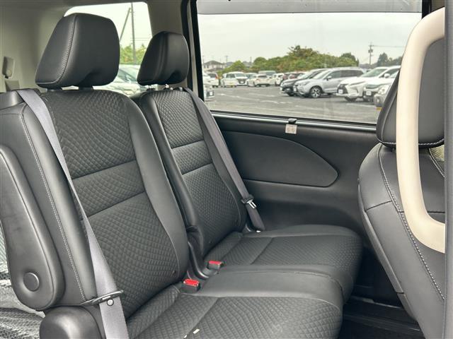 セレナ マルチベッド　ｅ－パワーＨＷＳ　Ｖ　９型ナビ　バックカメラ　プロパイロット　両側パワースライド　ハンズフリーオートスライド　シートヒーター　ステアリングヒーター　ＥＴＣ　純正ドラレコ　フルセグＴＶ　Ｂｔ　ＤＶＤ　Ｂｌｕ－ｒａｙ　エアロ（22枚目）