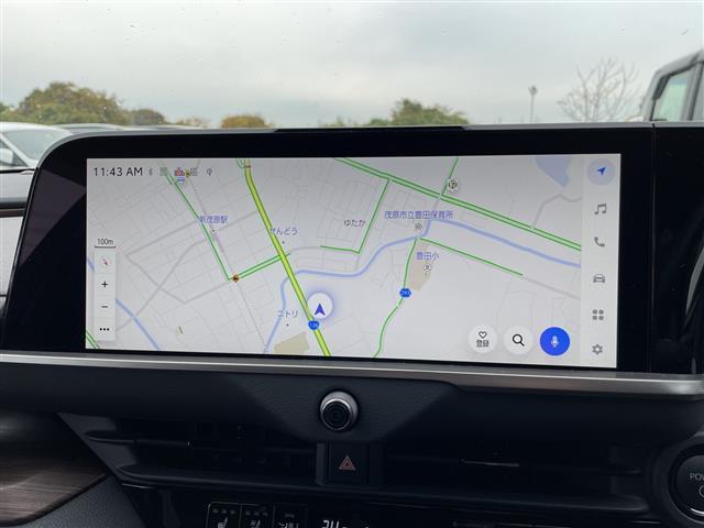 クラウン Ｚ　ガラスルーフ　純正ディスプレイオーディオ　ドライバー異常対応システム　Ｂカメ　全周囲モニター　ＨＵＤ　ミラー一体型ドラレコ　電動サンシェード　充電ホルダー　１００Ｖ充電　シートヒーター　エアシート（3枚目）