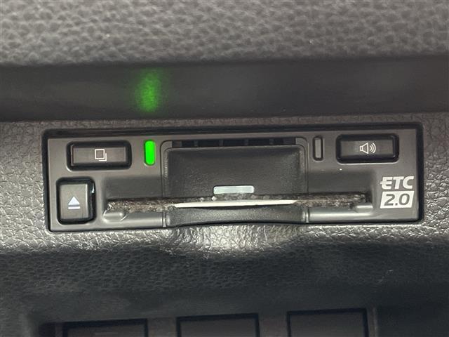 クラウン Ｚ　ガラスルーフ　純正ディスプレイオーディオ　ドライバー異常対応システム　Ｂカメ　全周囲モニター　ＨＵＤ　ミラー一体型ドラレコ　電動サンシェード　充電ホルダー　１００Ｖ充電　シートヒーター　エアシート（8枚目）