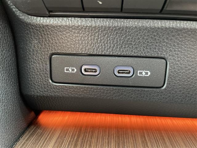 クラウン Ｚ　ガラスルーフ　純正ディスプレイオーディオ　ドライバー異常対応システム　Ｂカメ　全周囲モニター　ＨＵＤ　ミラー一体型ドラレコ　電動サンシェード　充電ホルダー　１００Ｖ充電　シートヒーター　エアシート（10枚目）