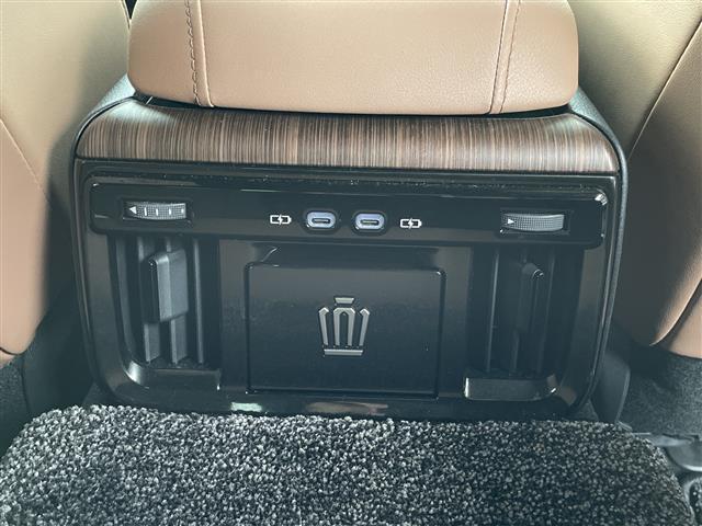 クラウン Ｚ　ガラスルーフ　純正ディスプレイオーディオ　ドライバー異常対応システム　Ｂカメ　全周囲モニター　ＨＵＤ　ミラー一体型ドラレコ　電動サンシェード　充電ホルダー　１００Ｖ充電　シートヒーター　エアシート（11枚目）