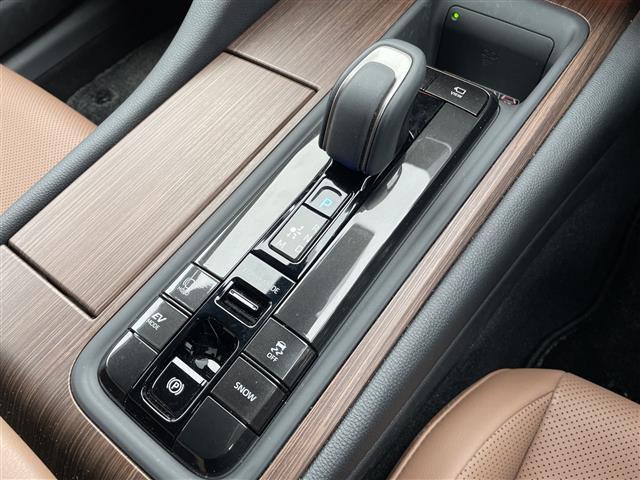 クラウン Ｚ　ガラスルーフ　純正ディスプレイオーディオ　ドライバー異常対応システム　Ｂカメ　全周囲モニター　ＨＵＤ　ミラー一体型ドラレコ　電動サンシェード　充電ホルダー　１００Ｖ充電　シートヒーター　エアシート（12枚目）