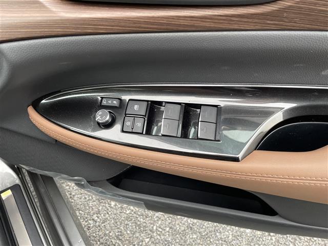 クラウン Ｚ　ガラスルーフ　純正ディスプレイオーディオ　ドライバー異常対応システム　Ｂカメ　全周囲モニター　ＨＵＤ　ミラー一体型ドラレコ　電動サンシェード　充電ホルダー　１００Ｖ充電　シートヒーター　エアシート（17枚目）