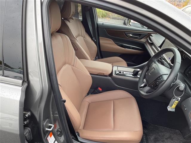 クラウン Ｚ　ガラスルーフ　純正ディスプレイオーディオ　ドライバー異常対応システム　Ｂカメ　全周囲モニター　ＨＵＤ　ミラー一体型ドラレコ　電動サンシェード　充電ホルダー　１００Ｖ充電　シートヒーター　エアシート（26枚目）