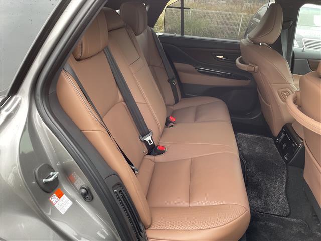 クラウン Ｚ　ガラスルーフ　純正ディスプレイオーディオ　ドライバー異常対応システム　Ｂカメ　全周囲モニター　ＨＵＤ　ミラー一体型ドラレコ　電動サンシェード　充電ホルダー　１００Ｖ充電　シートヒーター　エアシート（29枚目）