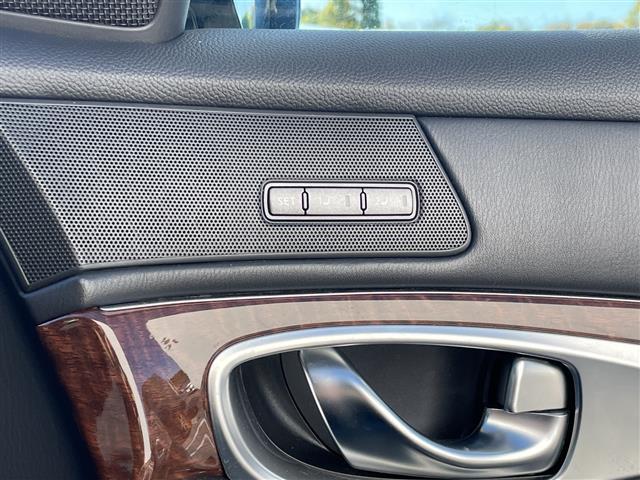 フーガハイブリッド ベースグレード　ナビ　全方位カメラ　レーダークルーズ　フルセグＴＶ　ミュージックＢＯＸ　ハーフレザー　パワーシート　インテリジェントペダル　ビルトインＥＴＣ　木目調パネル　スマートキー　前後センサー　オートライト（7枚目）