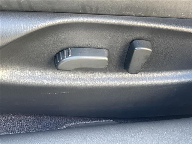 フーガハイブリッド ベースグレード　ナビ　全方位カメラ　レーダークルーズ　フルセグＴＶ　ミュージックＢＯＸ　ハーフレザー　パワーシート　インテリジェントペダル　ビルトインＥＴＣ　木目調パネル　スマートキー　前後センサー　オートライト（11枚目）