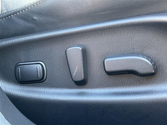 フーガハイブリッド ベースグレード　ナビ　全方位カメラ　レーダークルーズ　フルセグＴＶ　ミュージックＢＯＸ　ハーフレザー　パワーシート　インテリジェントペダル　ビルトインＥＴＣ　木目調パネル　スマートキー　前後センサー　オートライト（14枚目）