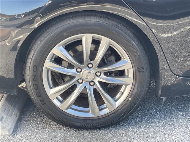 フーガハイブリッド ベースグレード　ナビ　全方位カメラ　レーダークルーズ　フルセグＴＶ　ミュージックＢＯＸ　ハーフレザー　パワーシート　インテリジェントペダル　ビルトインＥＴＣ　木目調パネル　スマートキー　前後センサー　オートライト（26枚目）