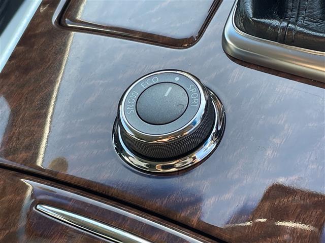 フーガハイブリッド ベースグレード　ナビ　全方位カメラ　レーダークルーズ　フルセグＴＶ　ミュージックＢＯＸ　ハーフレザー　パワーシート　インテリジェントペダル　ビルトインＥＴＣ　木目調パネル　スマートキー　前後センサー　オートライト（28枚目）