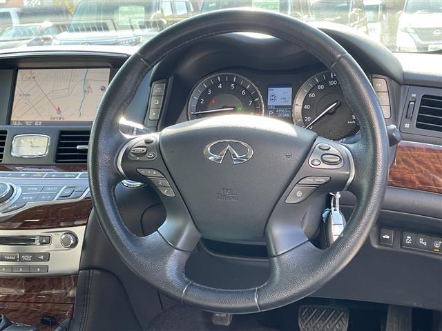 フーガハイブリッド ベースグレード　ナビ　全方位カメラ　レーダークルーズ　フルセグＴＶ　ミュージックＢＯＸ　ハーフレザー　パワーシート　インテリジェントペダル　ビルトインＥＴＣ　木目調パネル　スマートキー　前後センサー　オートライト（42枚目）