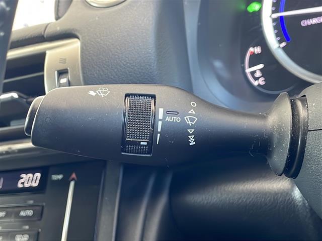 IS IS300h 1オーナー メーカーナビ ハーフレザーシート フルセグTV バックカメラ クルーズコントロール シートヒーター パドルシフト ビルトインETC クリアランスソナー 純正アルミホイール LEDヘッドライ(9枚目)