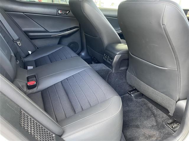 IS IS300h 1オーナー メーカーナビ ハーフレザーシート フルセグTV バックカメラ クルーズコントロール シートヒーター パドルシフト ビルトインETC クリアランスソナー 純正アルミホイール LEDヘッドライ(24枚目)