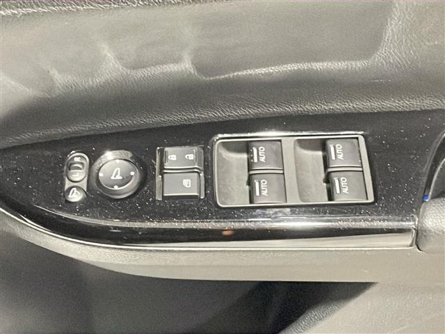 アコードハイブリッド EX 1オーナー サンルーフ 黒革シート 純正ナビ バックカメラ サイドカメラ 前方ドライブレコーダー クルーズコントロール ステアリングスイッチ パドルシフト 革巻きステアリング ビルトインETC(19枚目)