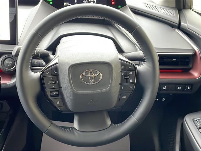 プリウス Z ワンオーナー フルセグTV メーカー純正ナビ ETC 純正AW クルコン追従 全方位カメラ 衝突軽減 車両脱線 プッシュスタート ステアリングスイッチ 純正フロアマット メモリーシート(4枚目)