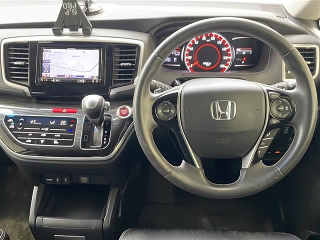 オデッセイ アブソルート・Xホンダセンシング ワンオーナー ハーフレザー 社外AW 衝突軽減 車両脱線 革巻きステアリング ドラレコ 純正フロアマット ルーフレール フォグランプ プッシュスタート LEDヘッドライト ウィンカーミラー(3枚目)