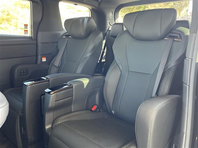 アルファード Ｚ　１オーナー　１４型ディスプレイナビ　黒革シート　全方位モニター　プリクラッシュ　Ｒクルコン　ビルトインＥＴＣ　エアコンシート　ステアリングヒーター　デジタルインナーミラー　両側パワースライドドア（31枚目）