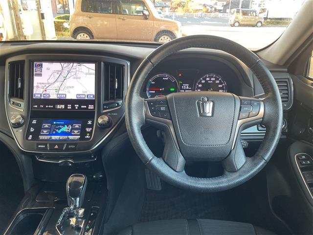 クラウンハイブリッド アスリートＳ　サンルーフ　メーカーナビ　バックカメラ　前後ドライブレコーダー　ＥＴＣ　シートヒーター　パワーシート　スマートキー　クルーズコントロール　クリアランスソナー　純正アルミホイール有（サマータイヤ）（5枚目）