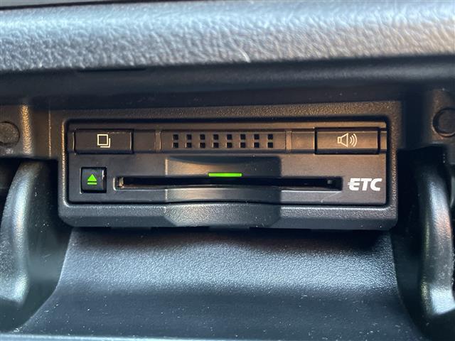 クラウンハイブリッド アスリートＳ　サンルーフ　メーカーナビ　バックカメラ　前後ドライブレコーダー　ＥＴＣ　シートヒーター　パワーシート　スマートキー　クルーズコントロール　クリアランスソナー　純正アルミホイール有（サマータイヤ）（8枚目）