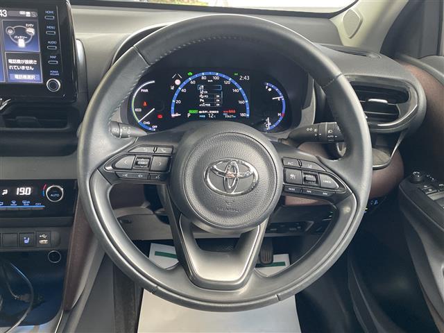 ヤリスクロス ハイブリッドＺ　１オーナー　モデリスタエアロ　全周囲カメラ　純正ディスプレイオーディオ　Ｒクルコン　プリクラッシュ　シートヒーター　パワーシート　前方ドライブレコーダー　ハーフレザーシート　純正アルミホイール（6枚目）