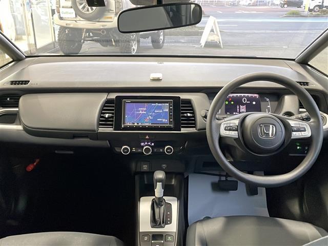 フィット ベーシック 1オーナー 純正SDナビ バックカメラ ホンダセンシング Rクルコン 前方ドライブレコーダー スマートキー コーナーセンサー 純正フロアマット アイドリングストップ(6枚目)