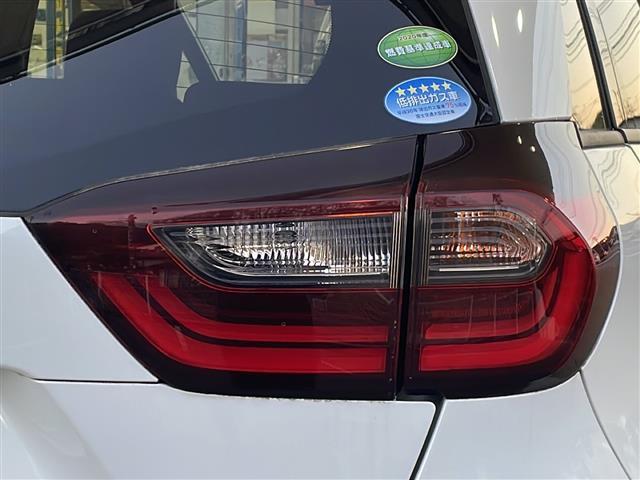 フィット ベーシック 1オーナー 純正SDナビ バックカメラ ホンダセンシング Rクルコン 前方ドライブレコーダー スマートキー コーナーセンサー 純正フロアマット アイドリングストップ(27枚目)