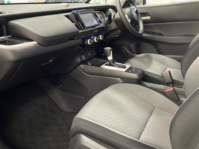 フィット ベーシック 1オーナー 純正SDナビ バックカメラ ホンダセンシング Rクルコン 前方ドライブレコーダー スマートキー コーナーセンサー 純正フロアマット アイドリングストップ(33枚目)