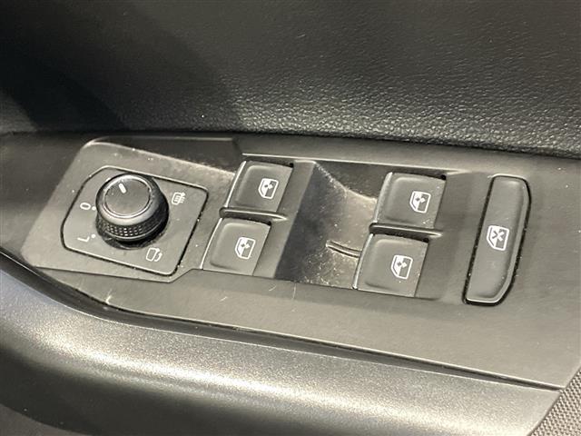 ポロ TSIハイライン メーカーナビ 社外AW ブラインドスポットモニター ステアリングスイッチ クルコンレーダー プッシュスタート ETC2.0 社外ドラレコ パーキングアシスト フォグランプ(16枚目)