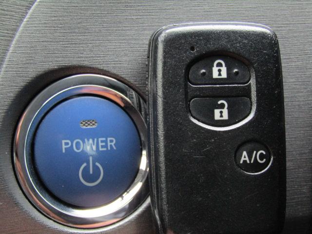 【スマートキーシステム！】鍵を持っているだけで、ボタン一つでドアを開閉でき、エンジンスタートもできます。インテリジェントキーとも言います。　　　※メールやＬＩＮＥでのお問合せもＯＫです。