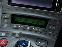 【オートエアコン機能付き】お好きな温度に設定すれば、自動的に温度を調節、車内の快適空間をサポート致します！！ 6