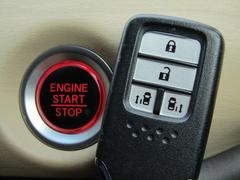【スマートキーシステム！】鍵を持っているだけで、ボタン一つでドアを開閉でき、エンジンスタートもできます。インテリジェントキーとも言います。　　　※メールやＬＩＮＥでのお問合せもＯＫです。 5