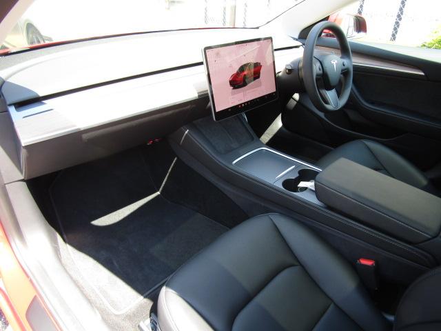 モデル３ パフォーマンス　黒革　ガラスルーフ　オートパイロット　ブラインドスポット　シートヒーター　コーナーセンサー　ハンドルヒーター　１５インチセンターディスプレイ　黒革パワーシート　サイド／バックカメラ　２０インチアルミ（39枚目）