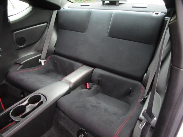 ８６ ＧＴ　パドルシフト　ＢＬＩＴＺ車高調　ＢＬＩＴＺサクションパイプ　社外エアロ　ＳＯＮＡＲテールランプ　カーボンリアスポイラー　ナビ・フルセグ　バックカメラ　ＤＶＤ　音楽サーバー　ＥＴＣ　ＨＩＤ（10枚目）