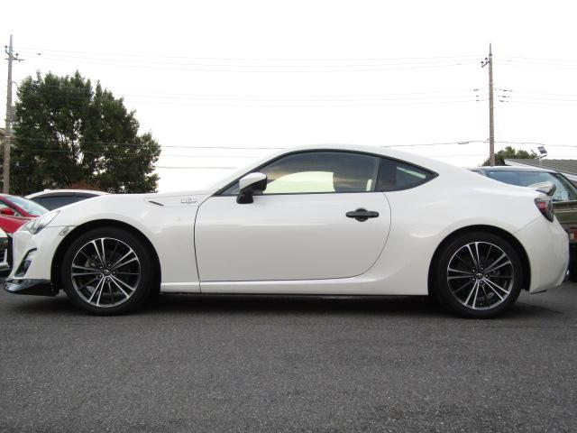 ８６ ＧＴ　パドルシフト　ＢＬＩＴＺ車高調　ＢＬＩＴＺサクションパイプ　社外エアロ　ＳＯＮＡＲテールランプ　カーボンリアスポイラー　ナビ・フルセグ　バックカメラ　ＤＶＤ　音楽サーバー　ＥＴＣ　ＨＩＤ（26枚目）