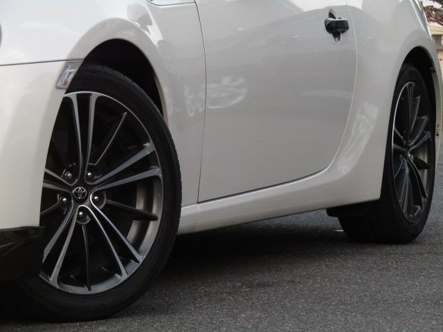 ８６ ＧＴ　パドルシフト　ＢＬＩＴＺ車高調　ＢＬＩＴＺサクションパイプ　社外エアロ　ＳＯＮＡＲテールランプ　カーボンリアスポイラー　ナビ・フルセグ　バックカメラ　ＤＶＤ　音楽サーバー　ＥＴＣ　ＨＩＤ（41枚目）