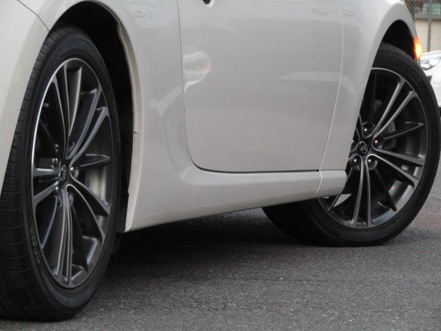 ８６ ＧＴ　パドルシフト　ＢＬＩＴＺ車高調　ＢＬＩＴＺサクションパイプ　社外エアロ　ＳＯＮＡＲテールランプ　カーボンリアスポイラー　ナビ・フルセグ　バックカメラ　ＤＶＤ　音楽サーバー　ＥＴＣ　ＨＩＤ（42枚目）
