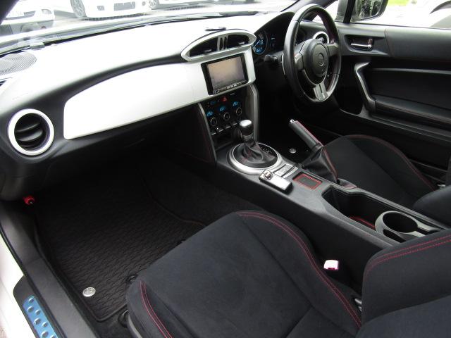 ８６ ＧＴ　パドルシフト　ＢＬＩＴＺ車高調　ＢＬＩＴＺサクションパイプ　社外エアロ　ＳＯＮＡＲテールランプ　カーボンリアスポイラー　ナビ・フルセグ　バックカメラ　ＤＶＤ　音楽サーバー　ＥＴＣ　ＨＩＤ（66枚目）