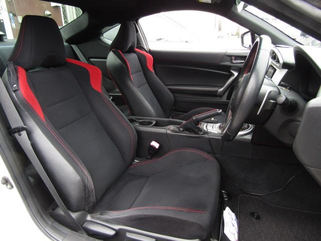 ８６ ＧＴ　パドルシフト　ＢＬＩＴＺ車高調　ＢＬＩＴＺサクションパイプ　社外エアロ　ＳＯＮＡＲテールランプ　カーボンリアスポイラー　ナビ・フルセグ　バックカメラ　ＤＶＤ　音楽サーバー　ＥＴＣ　ＨＩＤ（68枚目）